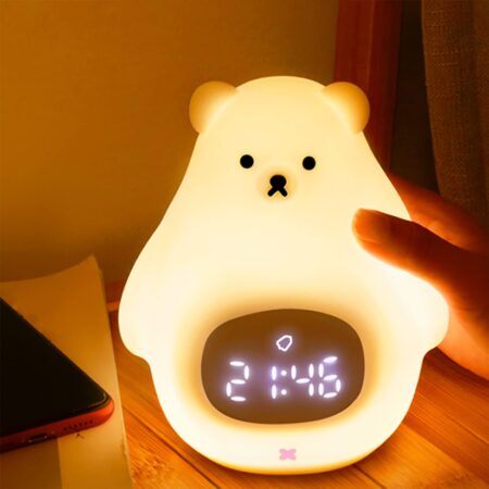 Lampa de veghe LED RGB Ursulet cu ceas si alarma, din silicon, acumulator, telecomanda